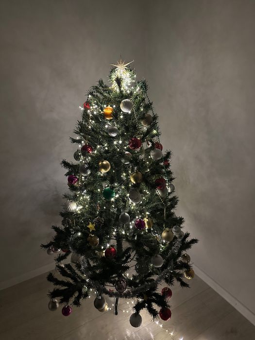 Елка с игрушками