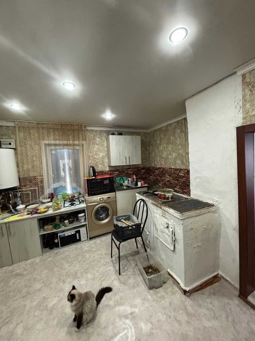 Срочно продается бревенчатый дом, в рабочем поселке.