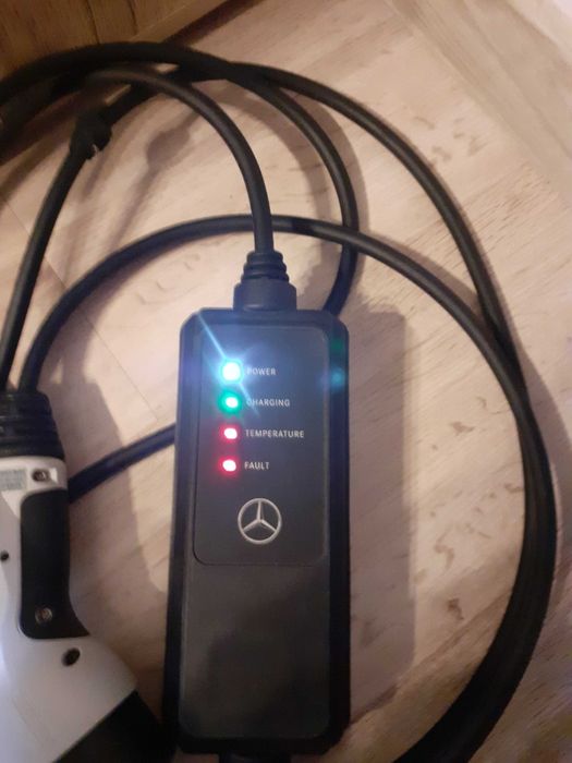 Vând incarcator auto Mercedes