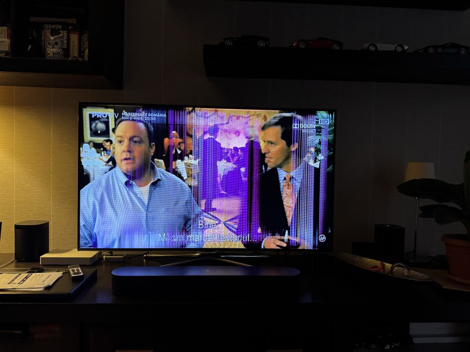 Vand smart tv samsung UE46F6500 cu probleme la display.
