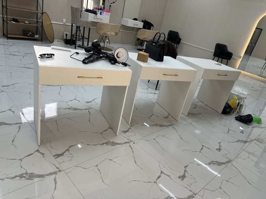 Столы для маникюра и парихмахерской