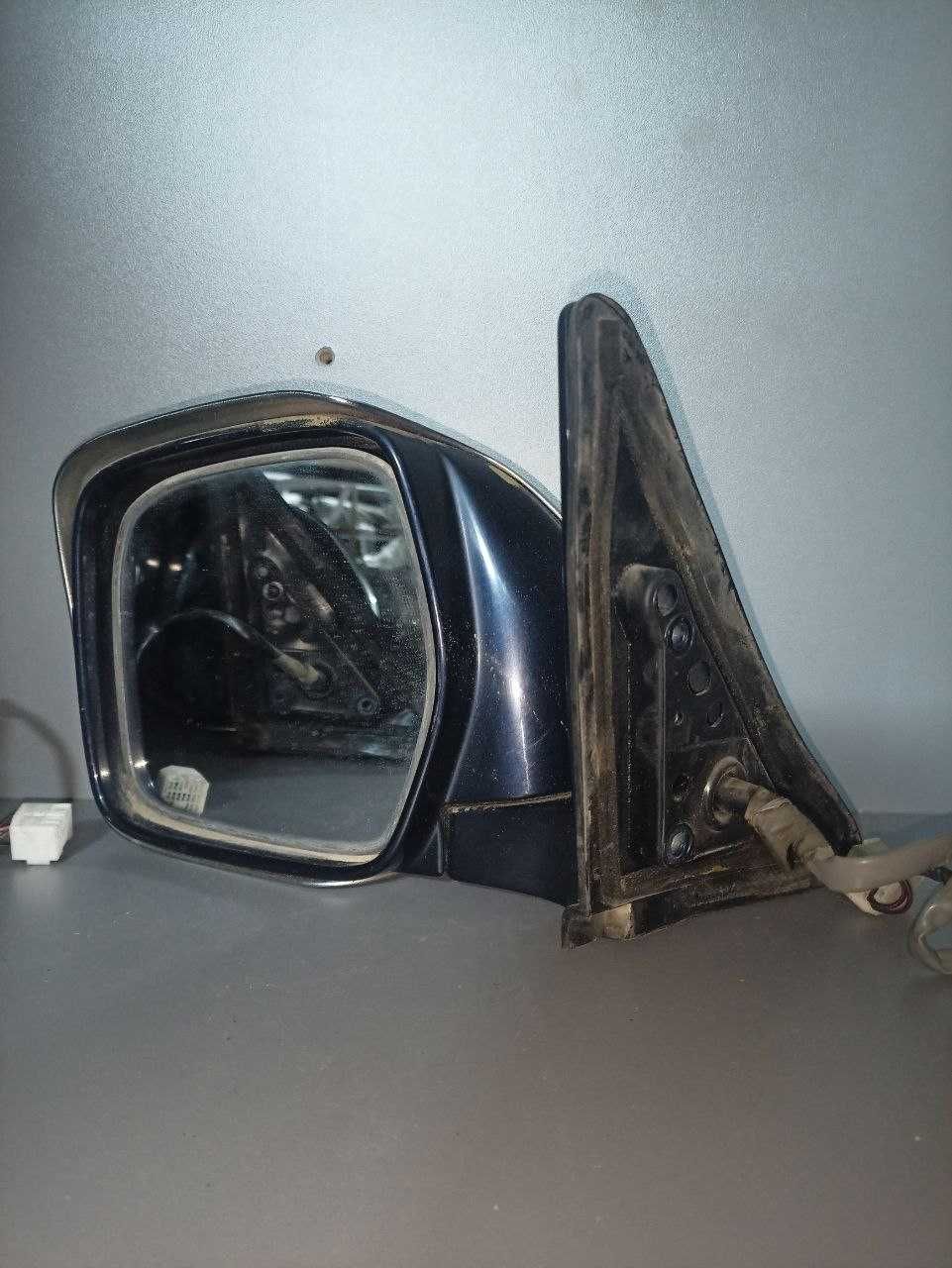 Зеркало заднего вида правый на Lexus LX 470