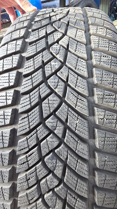 1 гума Goodyear 235 50 17