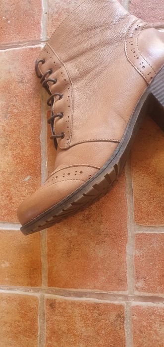 Vand ghete dama 40,piele naturală, stare perfecta!