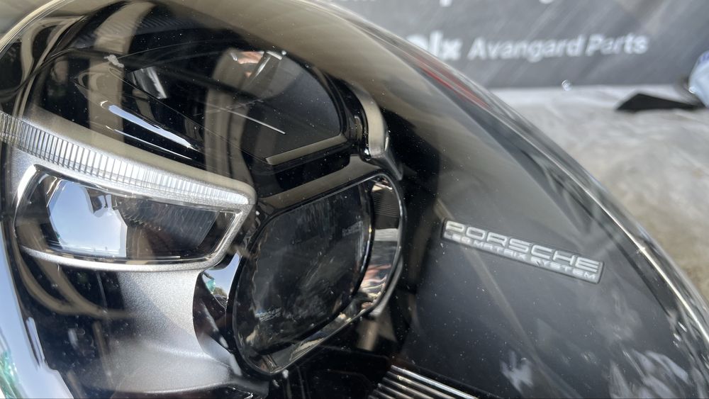 Porsche Carrera 911 2019- десен фар
