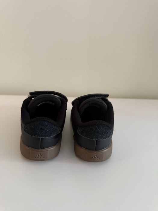 Детски спортни обувки Adidas