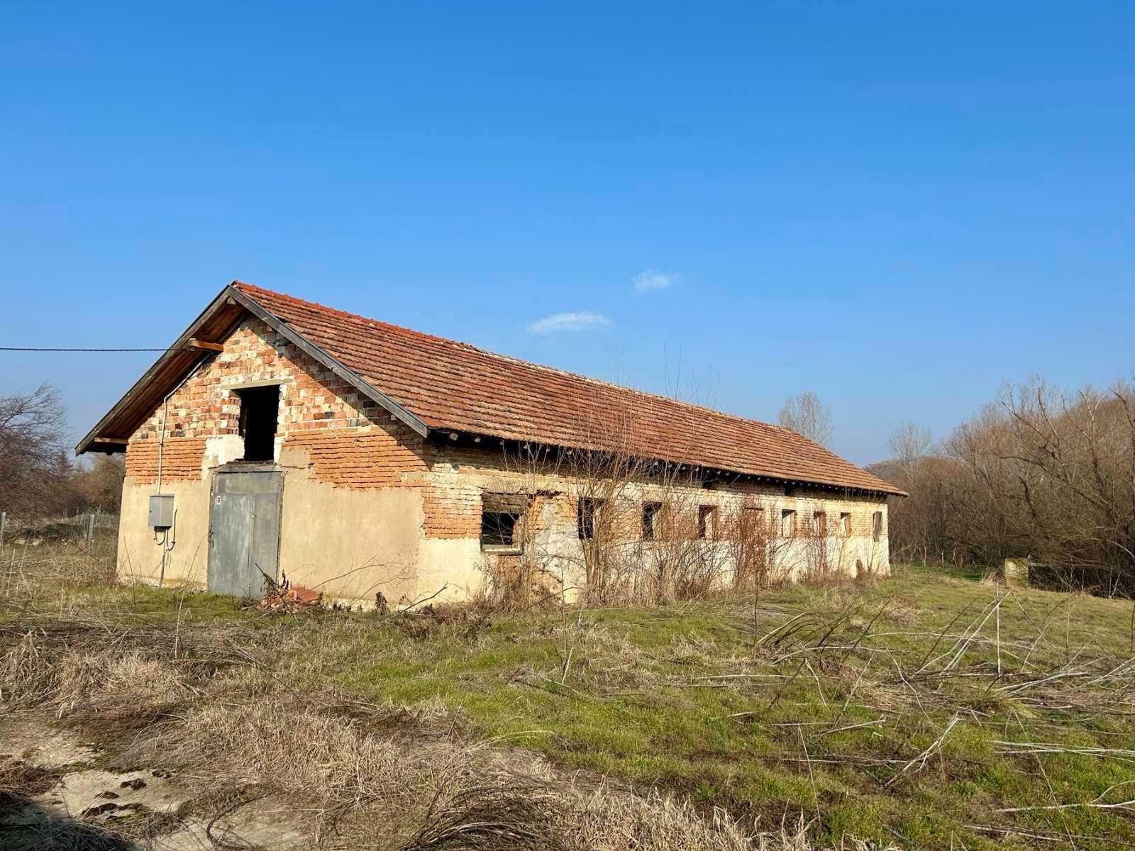 Продава телчарник и сеновал в с.Обнова