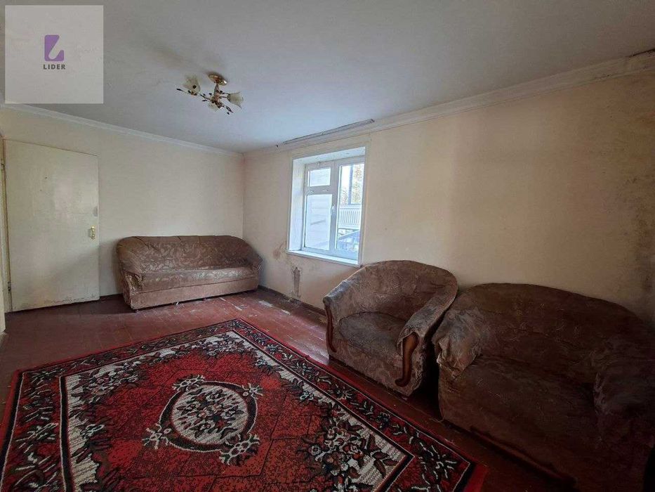 1 ком. переделанная в 2х ком. на 2 этаже в кирпичном доме