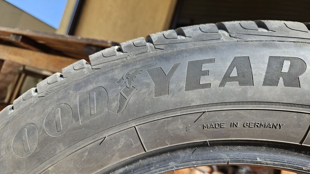 235/60/R18 Goodyear UltraGrip Iarna 2 bucati