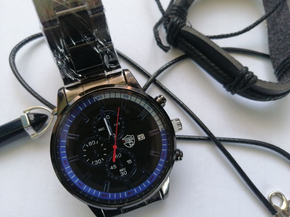 Ceasuri noi, curea metal