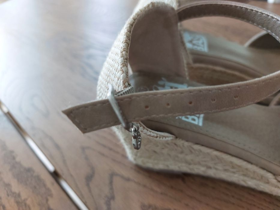 Сандали Xti  и златисти сандали