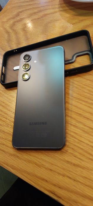 Samsung Galaxy S24 — 128 ГБ / 8 ГБ, чёрный цвет