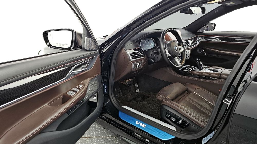 BMW 7-Series M760Li xDrive