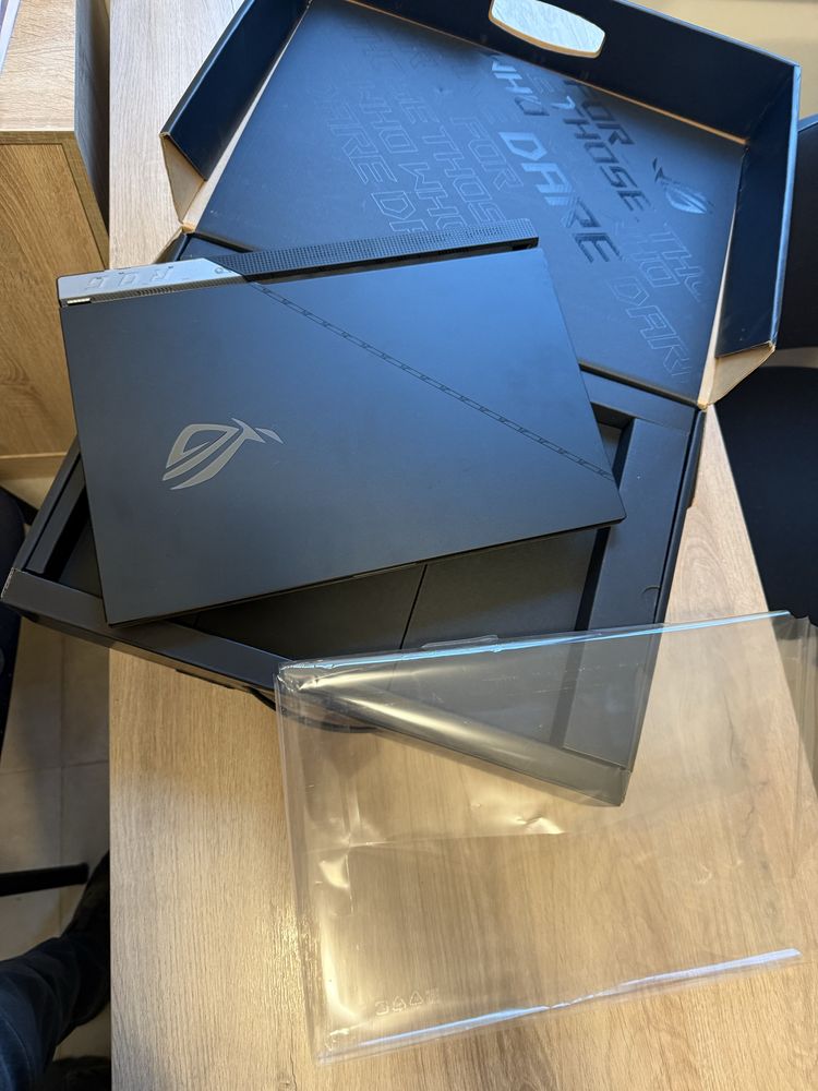 Asus Rog Strix SCAR 17 G733ZX i9