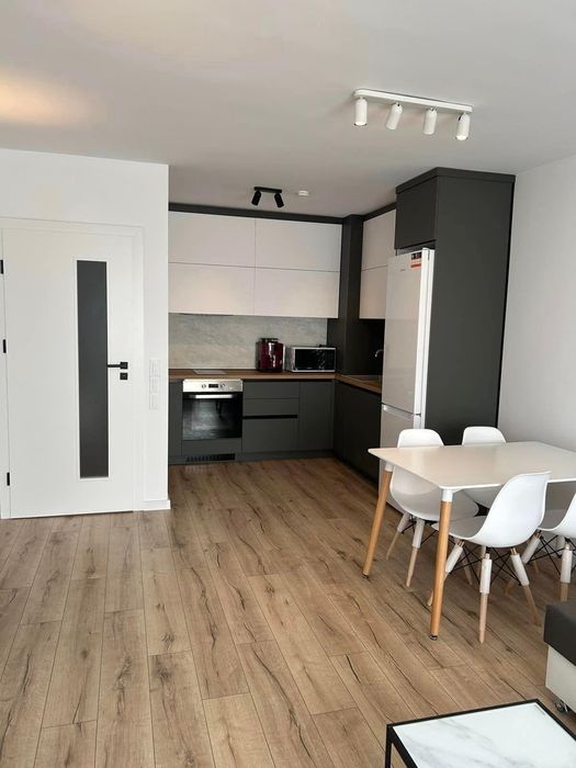 Дава се под наем Двустаен апартамент в Пловдив, Остромила - 70 кв.м за 500 € - Снимка #1