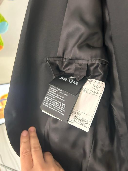 Vand costum Prada