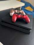 Ps4 1T cu 2manete