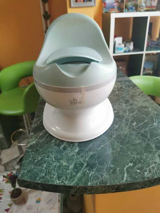 Е важен аксесоар за вашето дете* Звукът от пускане на вода в тоалетна*