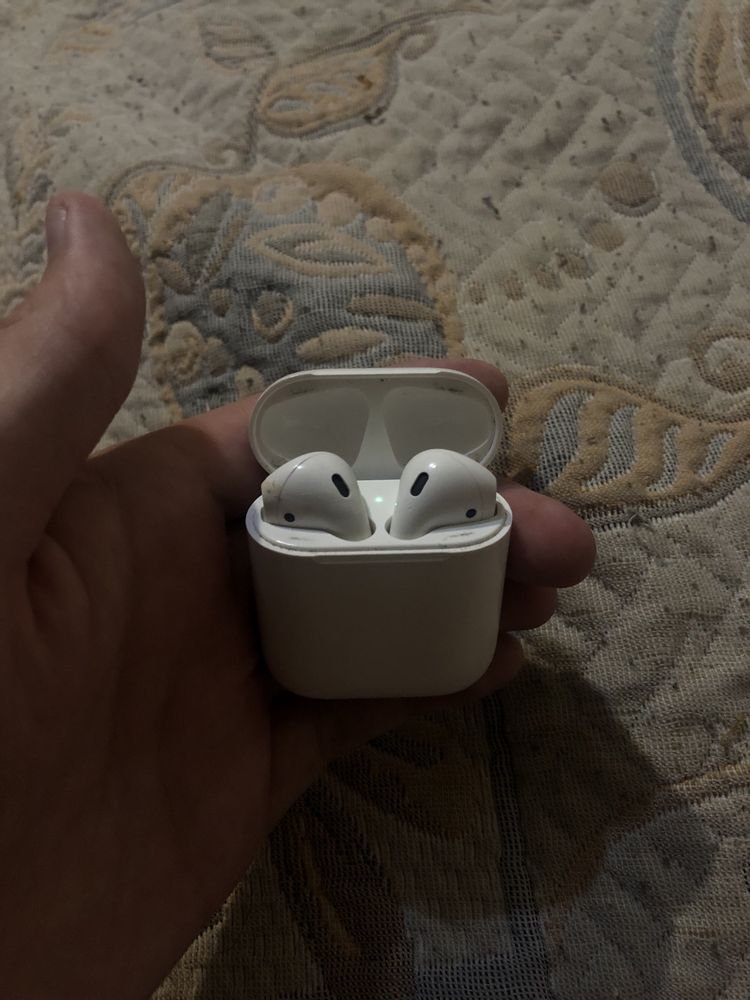 Продам Airpods 2 (оригинал)