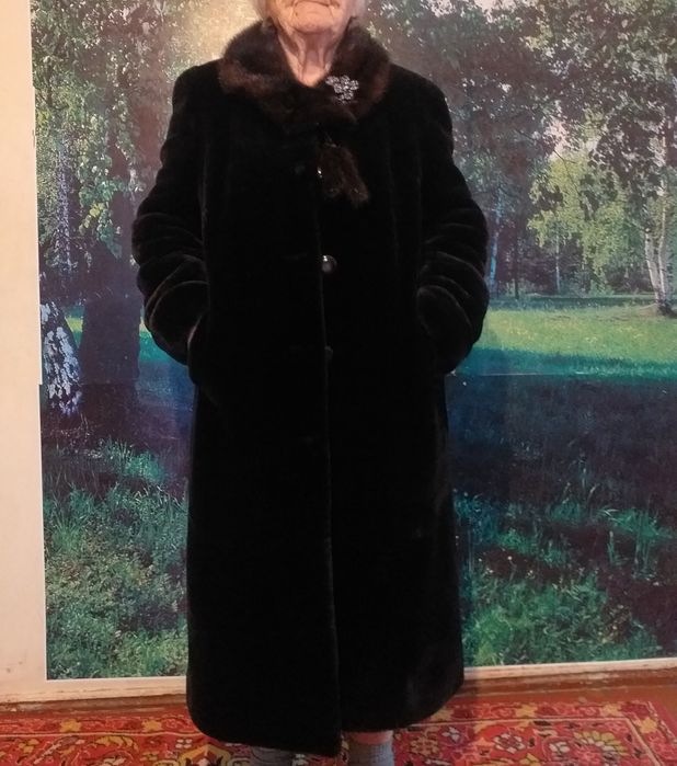 Шуба цигейковая воротник норка