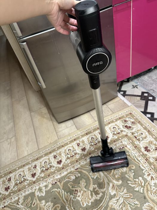 Электронный вертикальный пылесос