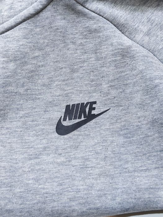 Ново спортно горнище Nike Tech Fleece размер L