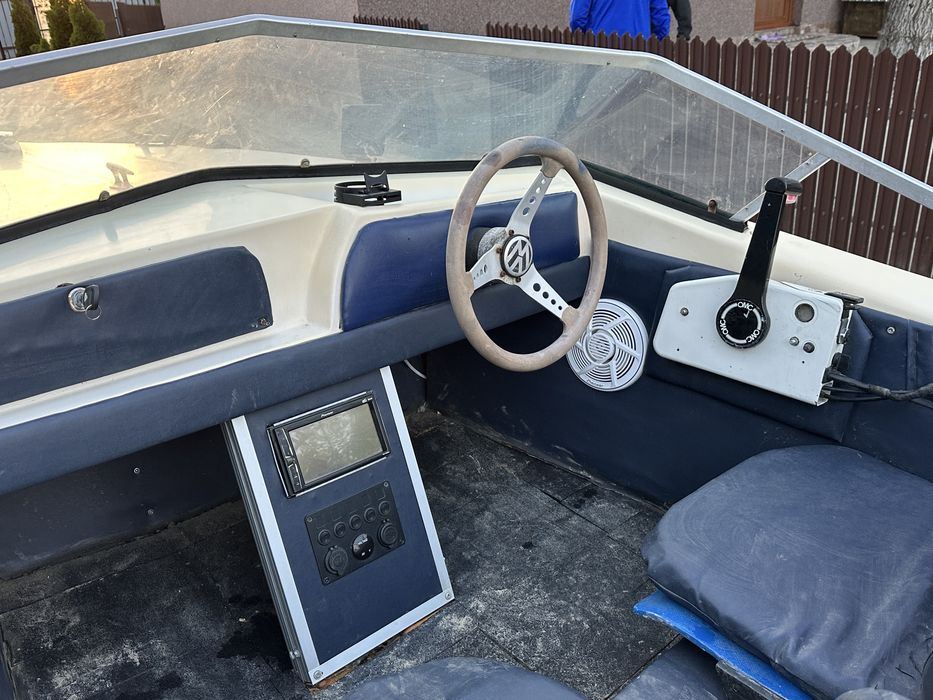 Vand barca / sau schimb cu laguna/ sau un motor de 40 cp an mai nou