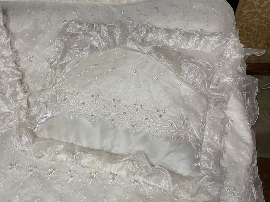 Деярли янги холатдаги покрывал сотилади