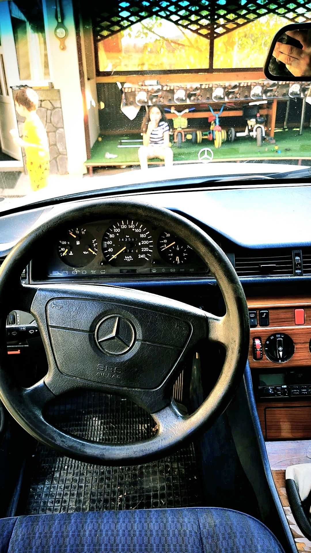 Mercedes  W124  1988