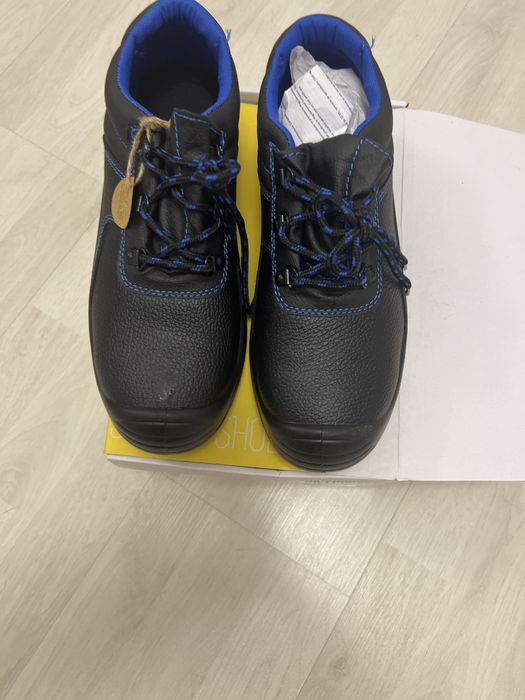 Pantofi cu bot metalic