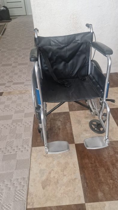 Продам инвалидную коляску