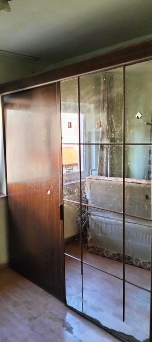 Donez urgent dulap cu 3 uși glisante cu oglinda. Canapea extensibila