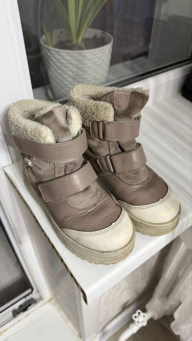 Продам зимнюю обувь детскую