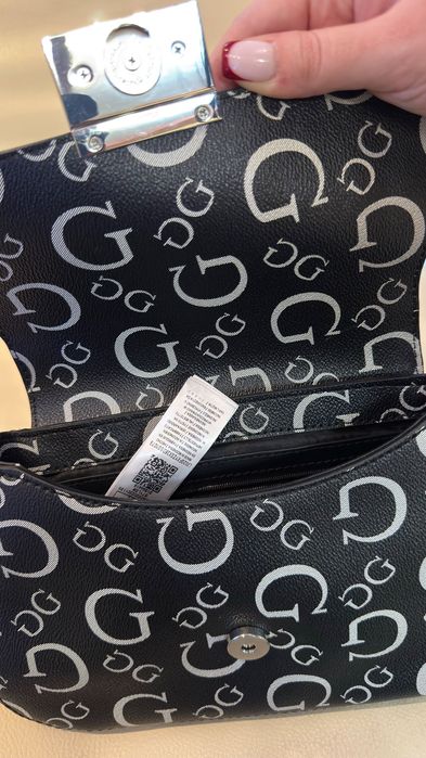 Дамска чанта GUESS