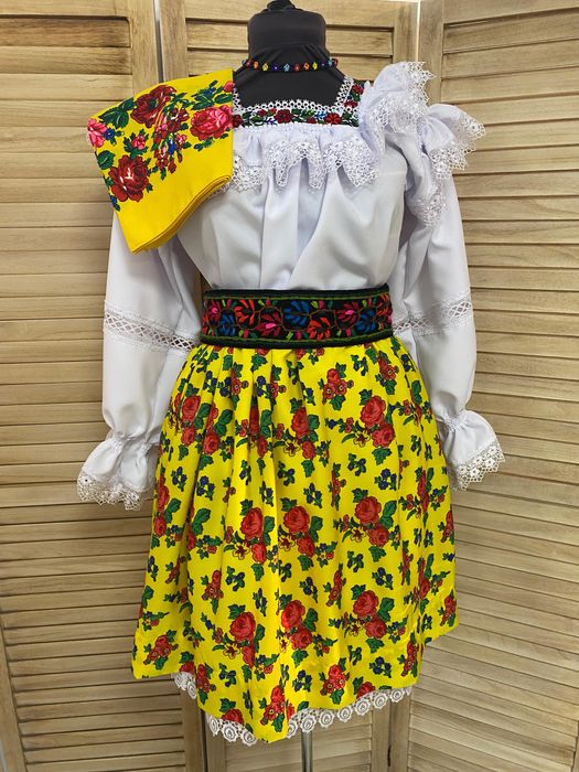 Custum popular/traditional pentru femei de Maramures complet, autentic