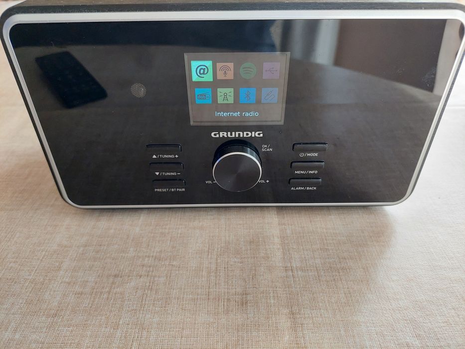 Vând internet radio Grundig DTR6000