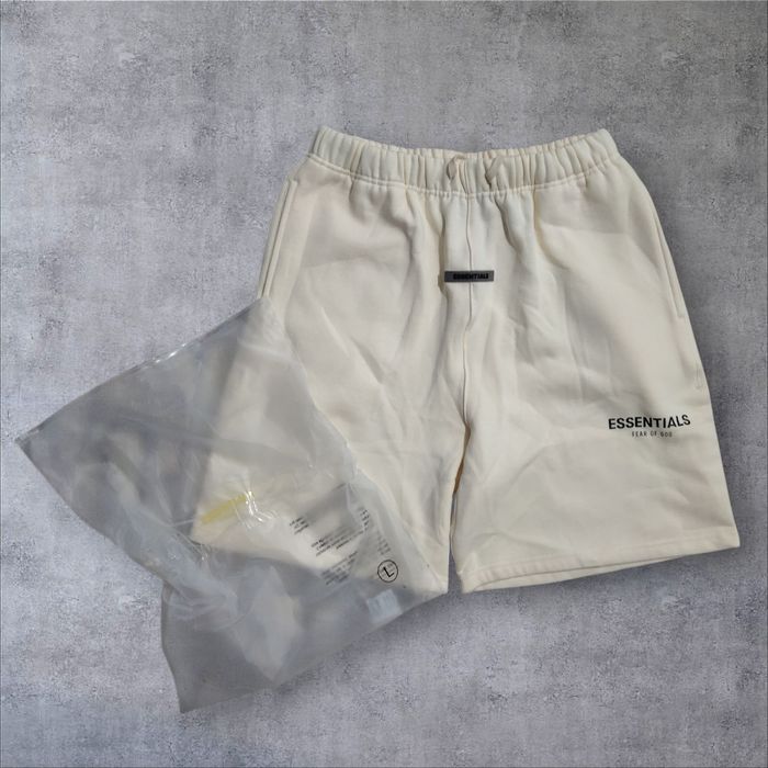 Pantaloni Scurti Essentials Marimea L