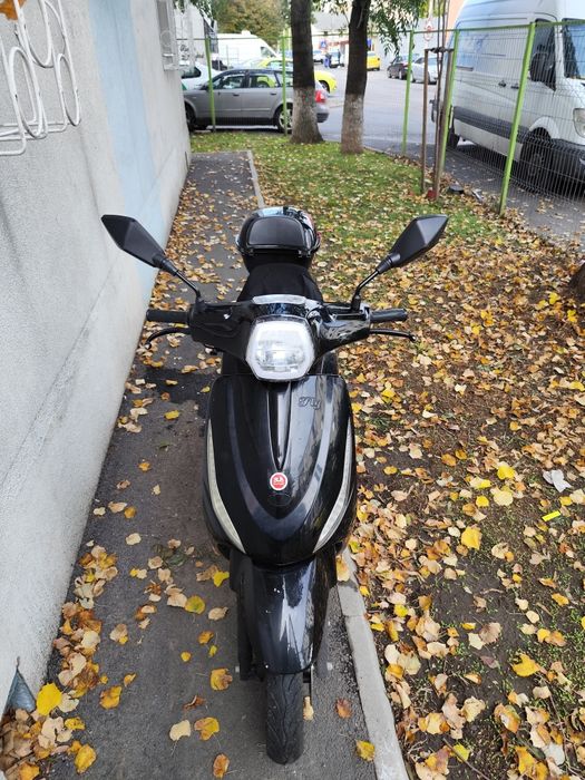 Scuter motor benzina, 49cc, model Barceloneta