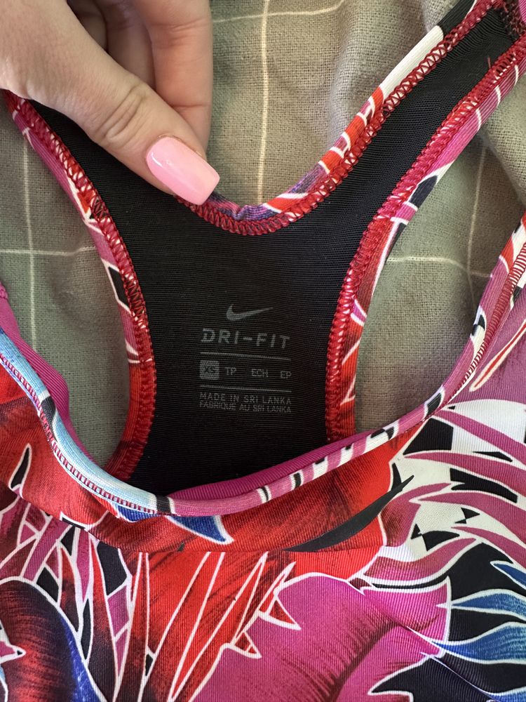Спортни бюстиета Nike