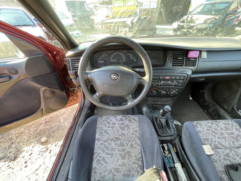 Opel Vectra 1.8 115hp 1997 На Части