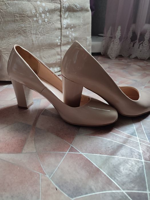 Туфли женские бежевые