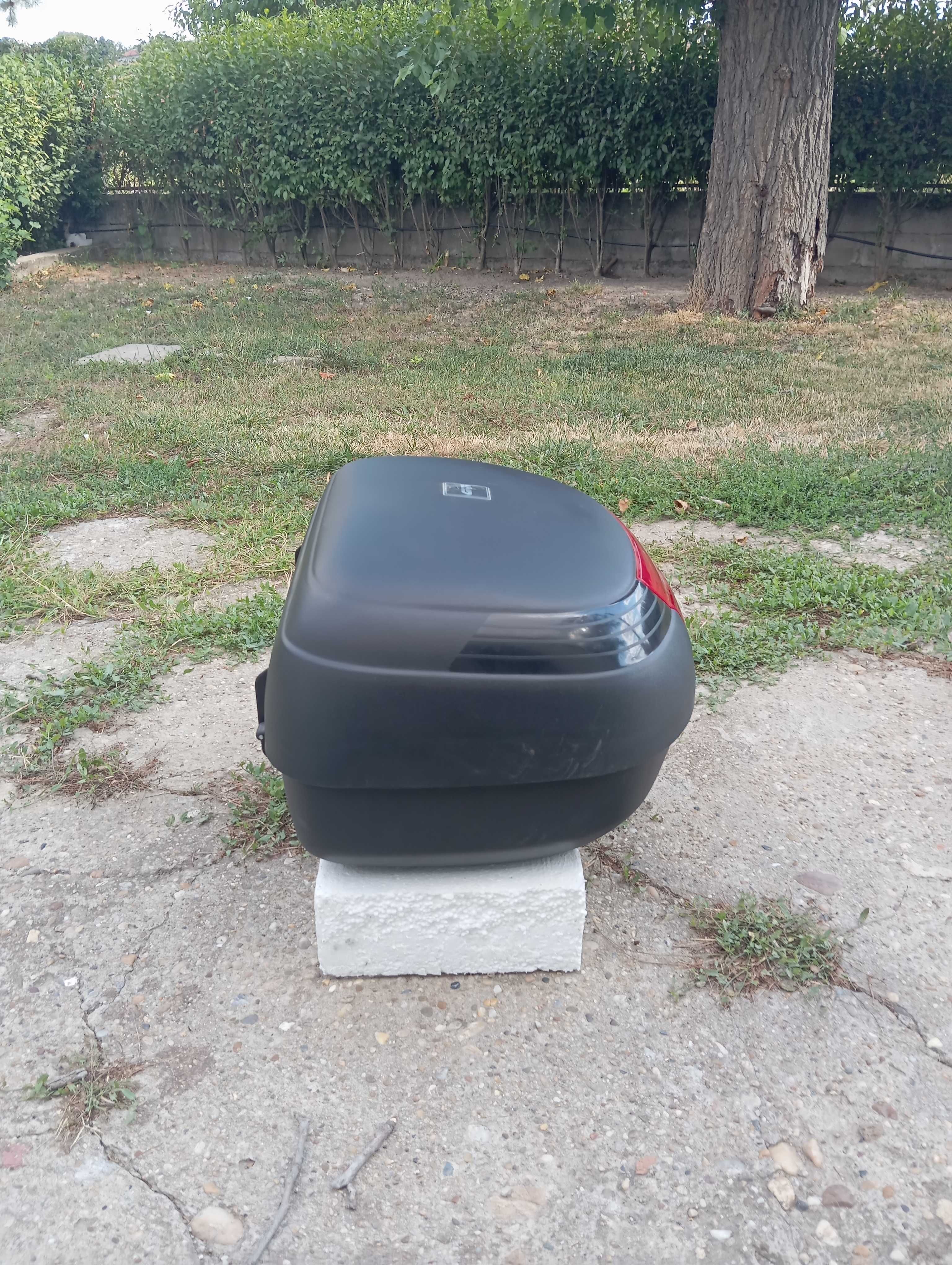 Заден куфар givi,