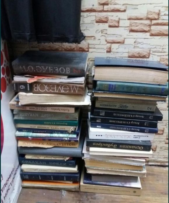 Қазақша көне Кітаптар қабылдаймыз және сатамыз, принимаем книги