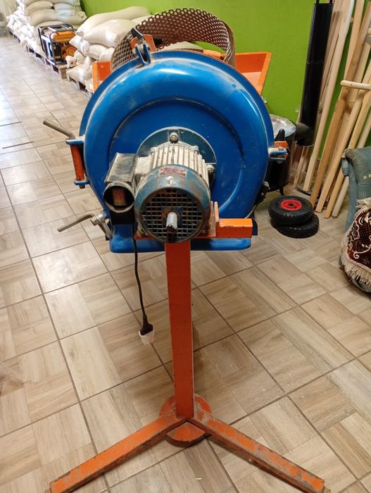 Moara cu cuțite electrica