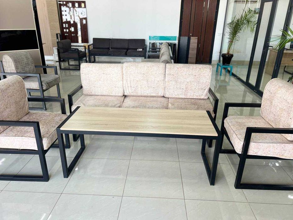 современный комплект мебели