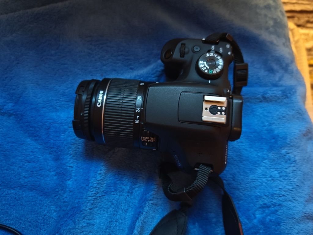 Фотоапарат Canon EOS 2000D