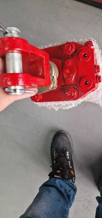 Cilindru forță complet fi 100 tractor u 650 cu racord hidraulic fi 18