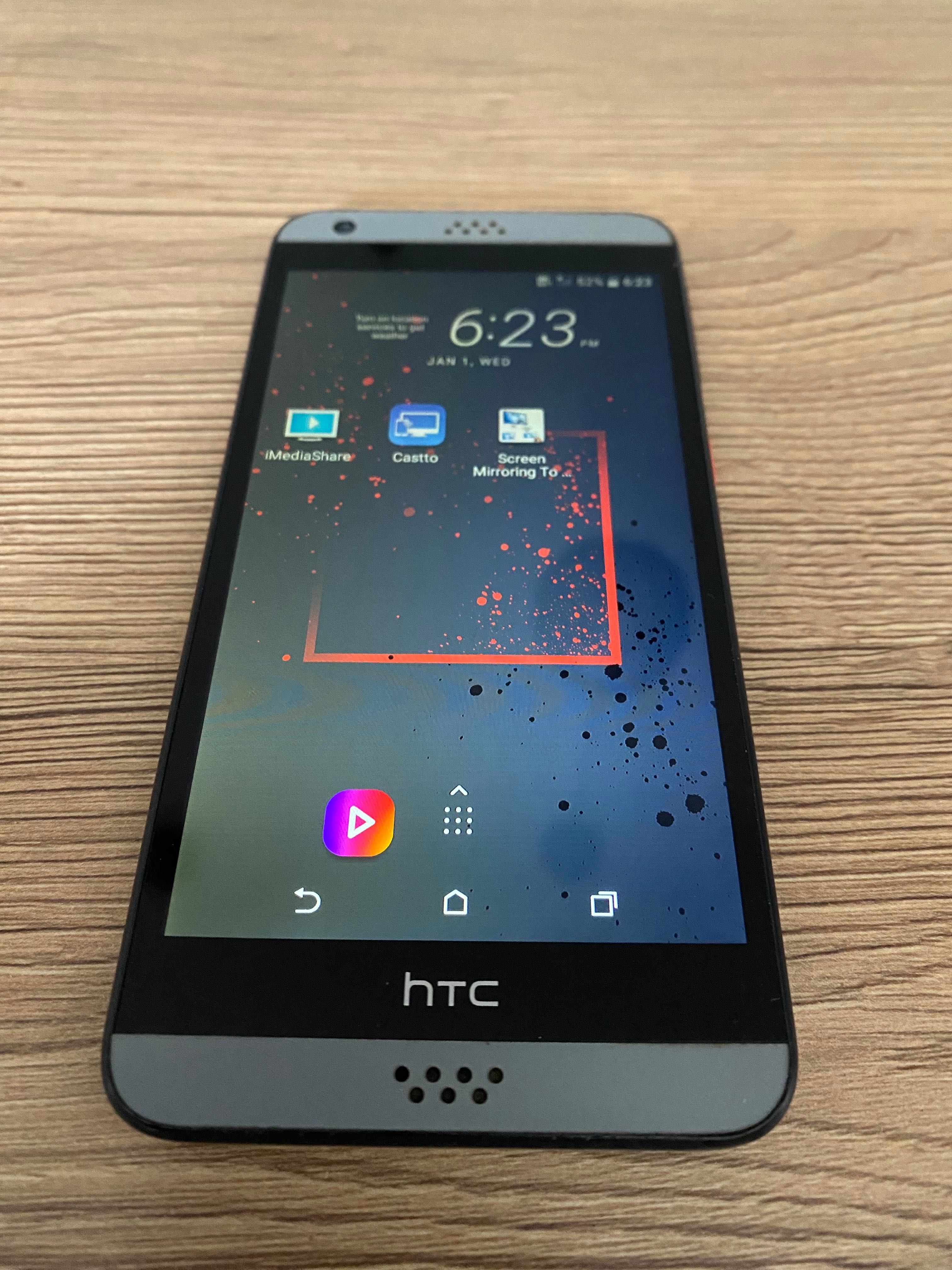 Продавам мобилен телефон HTC
