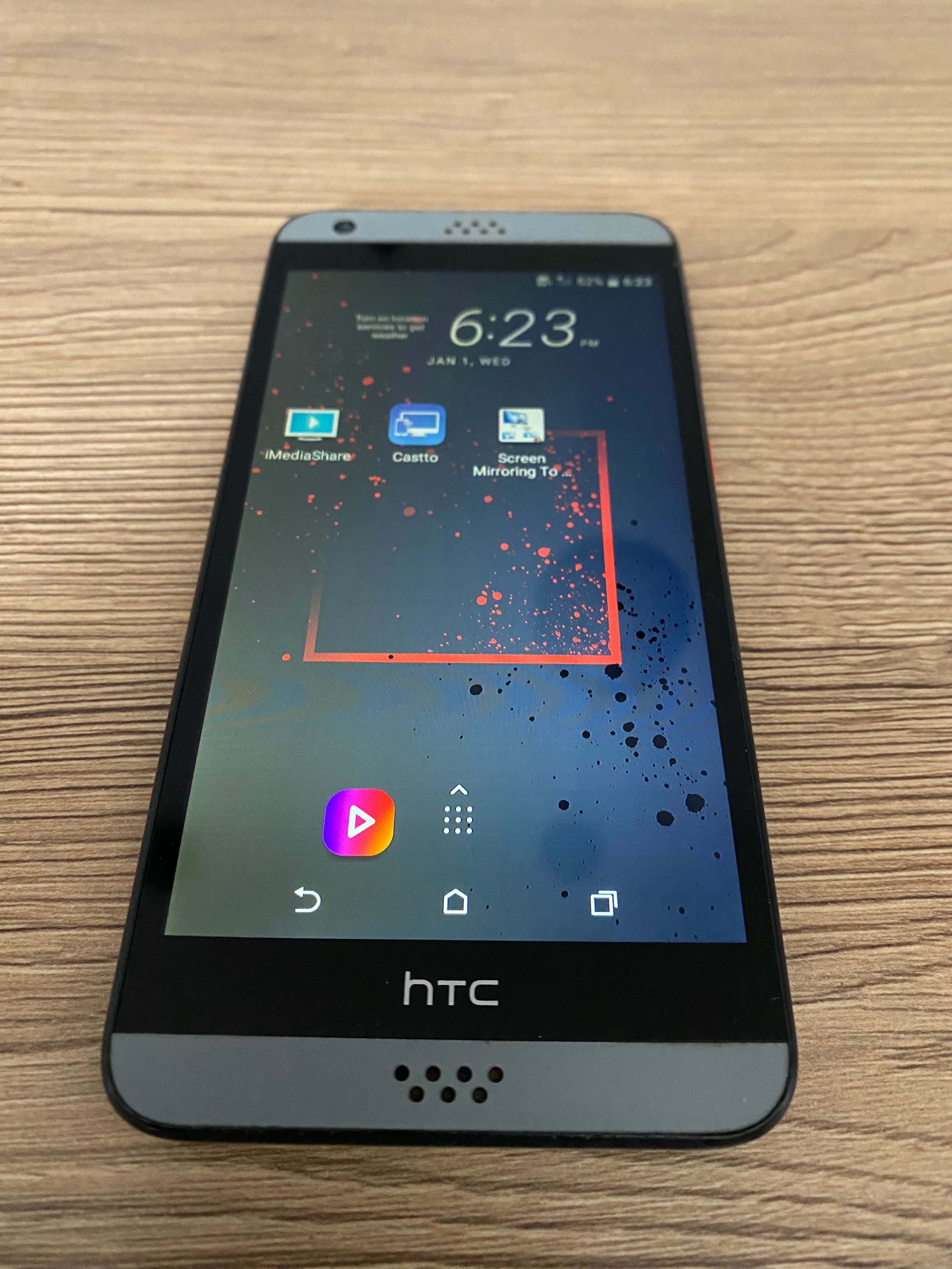 Продавам мобилен телефон HTC