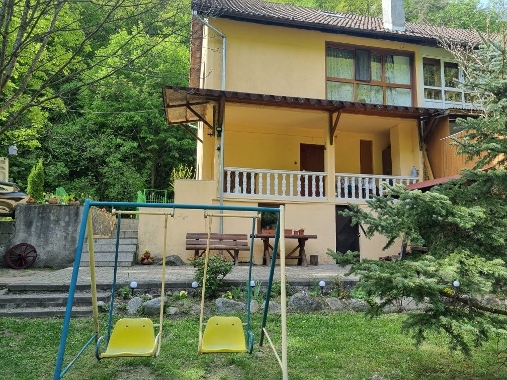 cabana de inchiriat - M-tii Retezat - disponibila de 1 Mai